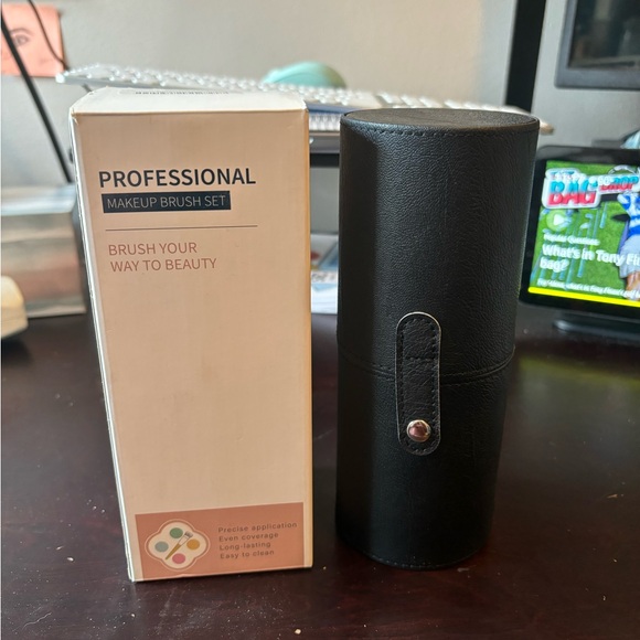 LUXBRU Professional Makeup Brush Set - Picture 1 of 5